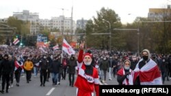 Minskde Lukaşenka garşy geçirilen protest ýörişi. 18-nji oktýabr, 2020. Minsk.