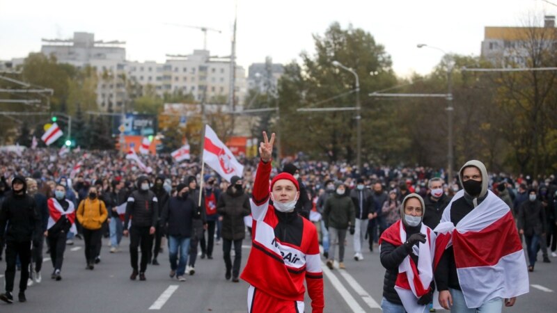 Oppozisiýanyň ultimatomy soňa golaýlaýan mahaly, ýörişlere gatnaşyjylar Lukaşenkanyň işden çekilmegi üçin basyşa dowam edýärler