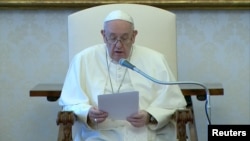 Папа Римський Франциск каже, що молиться за Джорджа Флойда і всіх, що «втратили життя через гріх расизму»