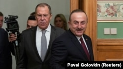 Sergey Lavrov (solda) və Mövlud Çavuşoğlu