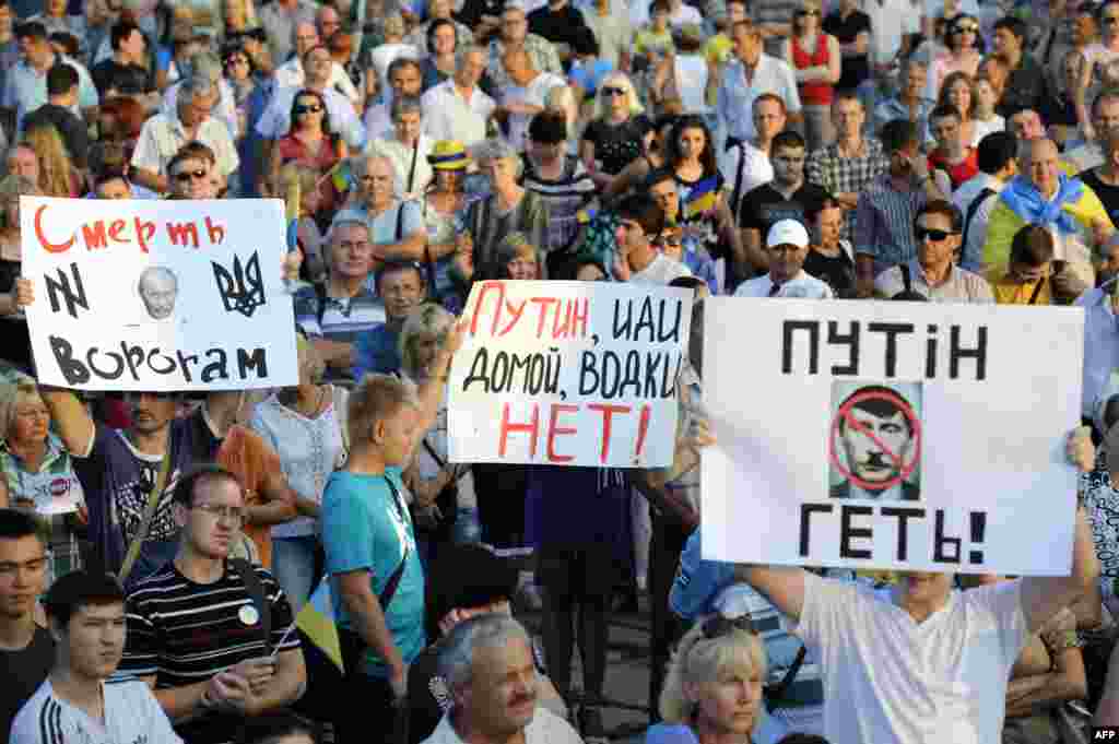 У Маріуполі пройшов антивоєнний мітинг проти вторгнення Росії до України, 28 серпня 2014 року
