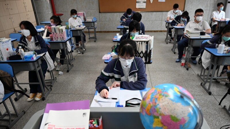 Partia Komuniste Kineze ndërhyn edhe në tekstet shkollore 