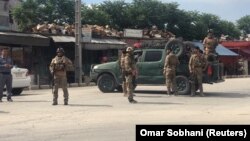Forcat e sigurisë afgane në vendin ku ka ndodhur sulmi në Kabul.