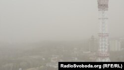 Київські Дорогожичі у хмарі пилу, 16 квітня 2020 року