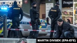 Policajci istražuju mjesto u centru Praga gdje se 54-godišnji muškarac pokušao zapaliti 