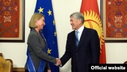 Федерика Могерини жана Алмазбек Атамбаев. Бишкек. 9-ноябрь, 2017-жыл.
