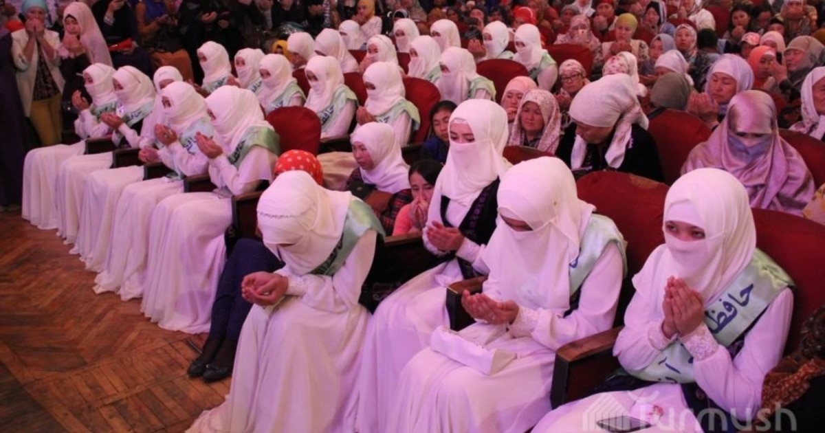 Орыс тілінде моншадағы семіз және түкті орыс әйелдерінің арасындағы секс