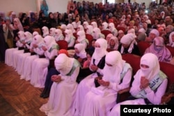 Kirgis women are wearing Nikabu -style clothes at the official event held in the southern OSH city in 2016.