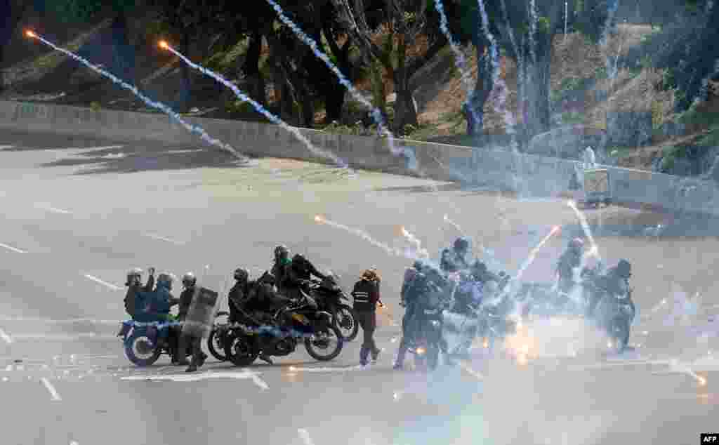 Venezuelan riot police are attacked with fireworks by demonstrators during a protest against President Nicolas Maduro&#39;s government in Caracas on May 31. (AFP/Federico Parra)