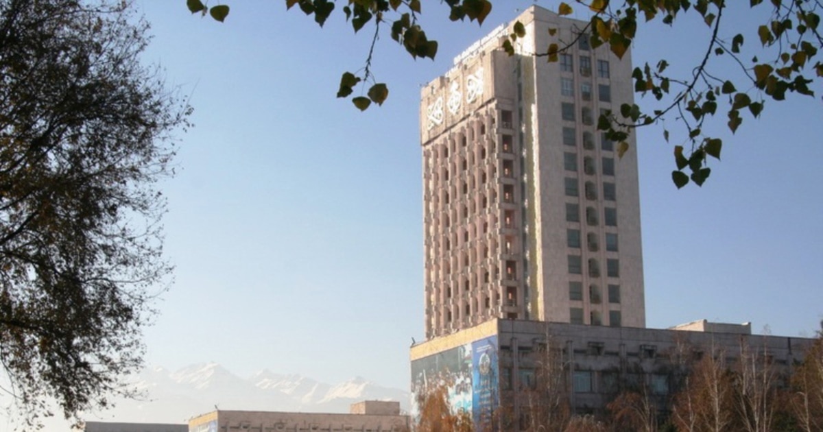 Икемді транни өзінің мүшесін сорып алады