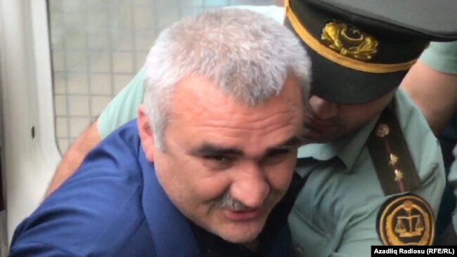 Əfqan Muxtarlı məhkəməyə gətirilərkən, iyun, 2017-ci il