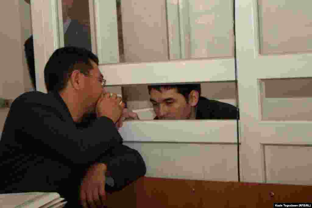 17 октября в Алматы началось первое судебное слушание по делу Саяна Хайрова, обвиняемого в участии в террористической организации, подозреваемой в массовом убийстве в Иле-Алатауском национальном парке в 2012 году. Подсудимому инкриминируют руководство и участие в террористической группе, похищение человека, незаконное хранение оружия и боеприпасов, изготовление взрывчатых веществ и незаконное пересечение государственной границы. Саян Хайров отрицает предъявленные обвинения, признавая вину лишь в незаконном пересечении казахско-кыргызской границы.