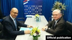 Эдвард Налбандян (справа) и Арлем Дезир