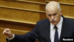 Премьер-министр Греции Георгиос Папандреу выступил в парламенте 