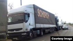Автомобилисты застряли в километровых пробках на границе Крыма с Украиной