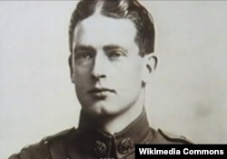 Aqata Kristinin ilk əri hərbçi Arçibald Kristi.