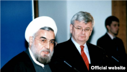 کنفرانس خبری حسن روحانی و یوشکا فیشر در آلمان در هفتم اسفند ۸۳. عکس از وبسایت روحانی