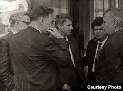 Аляксандар Твардоўскі (крайні справа) на экскурсіі ў Рыме. 1965 г. Фота Васіля Быкава