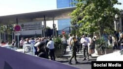 یکی از تجمعات اعتراضی در برابر بانک مرکزی ایران