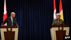 Ирачкиот курдски лидер Масуд Барзани за време на прес конференцијата со британскиот секретар за надворешни работи Вилјам Хејг.