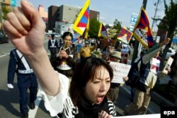 Жапония тұрғындары Қытайға қарсы шеру өткізіп, Тибетке тәуелсіздік беруді талап етті. Жапония, 25 сәуір 2008 жыл. (Көрнекі сурет)