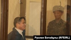 Главный редактор газеты Central Asia Monitor и издатель сайта Radiotochka.kz Бигельды Габдуллин в зале суда.