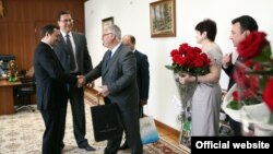 Vlad Filat, felicitat de ziua sa de liderii Partidului Democrat Marian Lupu, Dumitru Diacov şi miniştrii PD, 7 mai.