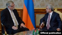 Armenia - President Serzh Sarkisian (R) meets with Herbert Salber, the European Union's special representative to the South Caucasus, in Yerevan, 10May2016.