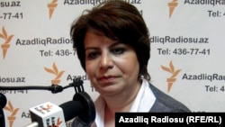 Әзербайжан парламентінің депутаты Гүләр Ахмедова. 2011 жылдың сәуірі.