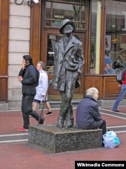 Statua Jamesa Joycea, Dublin