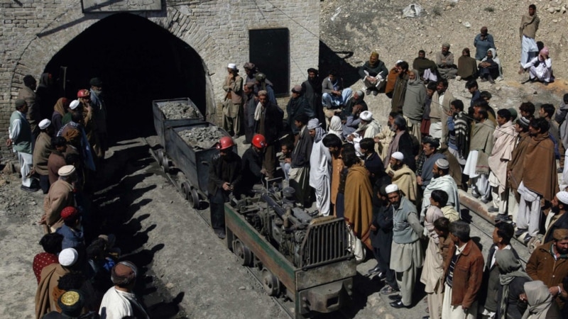 ځانګړی راپور: د بلوچستان د سکرو کانونو مالکان وايي اېف سي ځواک ورڅخه پیسې اخلي