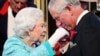 Принц Чарльз поздравляет свою мать, королеву Елизавету II, с 90-летием. 2016 год