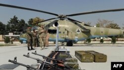 عکس: برخی اسلحه و تجهیزات نظامی که از سوی ایالات متحده به اردوی پیشین افغانستان سپرده شده بود. 
