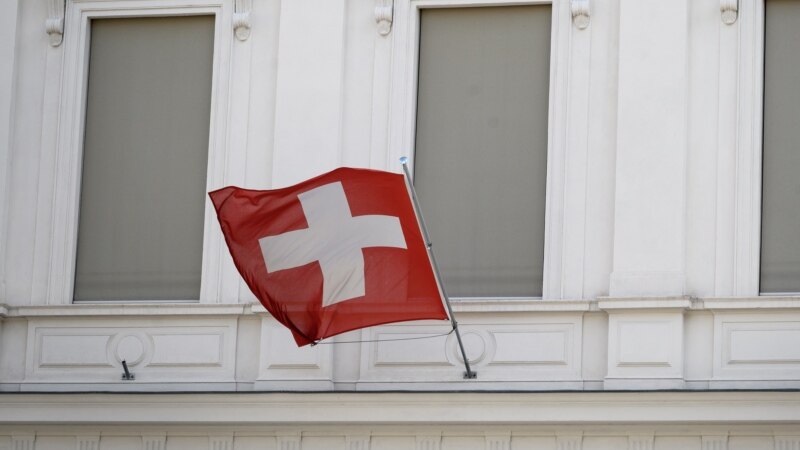 Zvicra, “diskriminuese” ndaj burrave