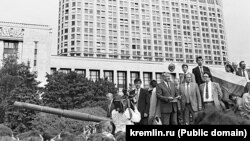  Барыс Ельцын выступае супраць путчу , 19 жніўня 1991.