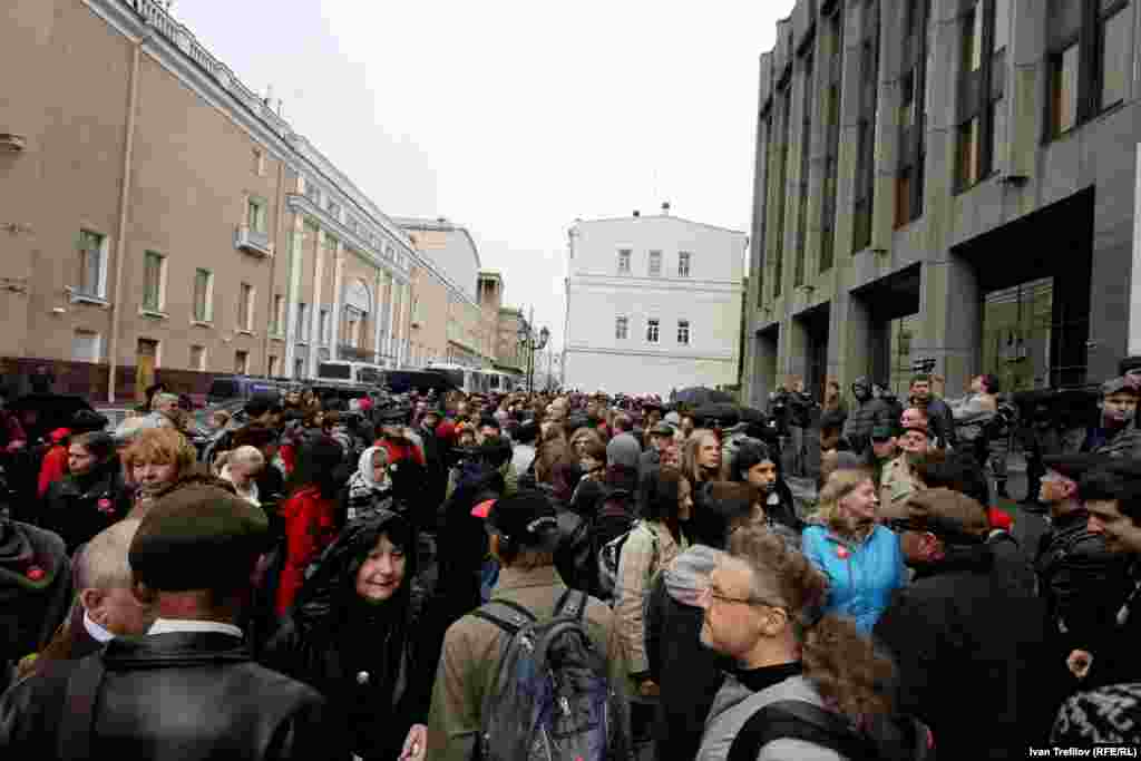 Протестные гуляния ученых возле Совета Федерации России