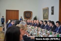 Зустріч турецької делегації зі сербськими посадовцями, на чолі з Александаром Вучичем. Шостий праворуч – Реджеп Тайїп Ердоган. 7 жовтня 2019 року
