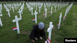 Predmete "Ovčara" i "Ćuška" prate višegodišnja suđenja. Foto: Groblje žrtava iz logora "Ovčara" kod Vukovara