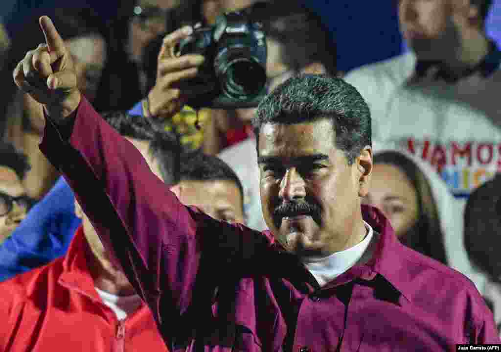ВЕНЕЦУЕЛА - Изборниот совет на Венецуела го прогласи претседателот Николас Мадуро за победник на изборите кои Соединетите држави ги оценија како измама, а опозицијата најави дека нема да ги признае како легитимни.