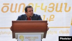 Armenia - Businessman Gagik Tsarukian holds an election campaign rally in Aparan, 13Mar2017.