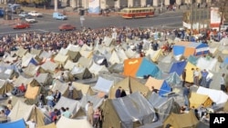 Наметове містечко в центрі Києва під час студентської Революції на граніті. Київ, жовтень 1990 року