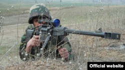 A Karabakh Armenian soldier practices sniper fire during a military exercise. (file photo)