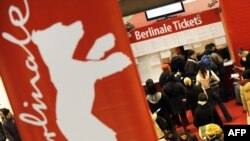 Німеччина - Люди в черзі за квитками на 59-й Берлінський міжнародний кінофестиваль, 3 лютого 2009 р.