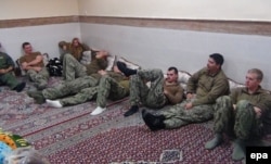 تصویر منتشر شده از تفنگداران دریایی آمریکا پس از دستگیری توسط ایران