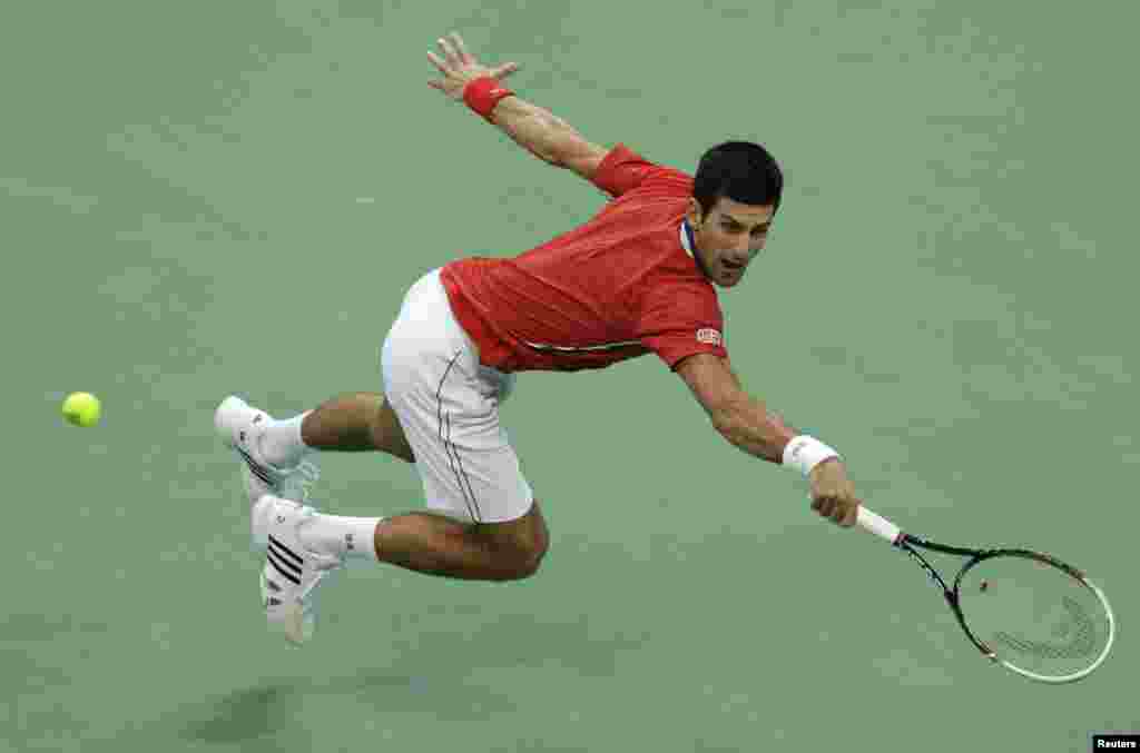 Novak Đoković igrao je prvi susret u final Davis Cup-a protiv Radeka Štepaneka, Beograd, 15. novembar 2013. Foto: REUTERS/Stoyan Nenov 