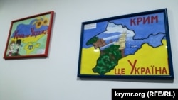 Детские рисунки в Центре предоставления административных услуг в поселке Новоалексеевка