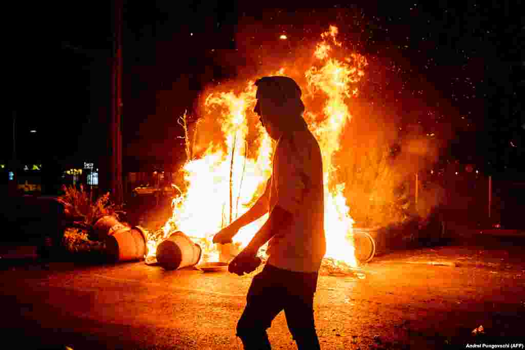 Incendiu provocat de ultras ai galeriilor sportive.