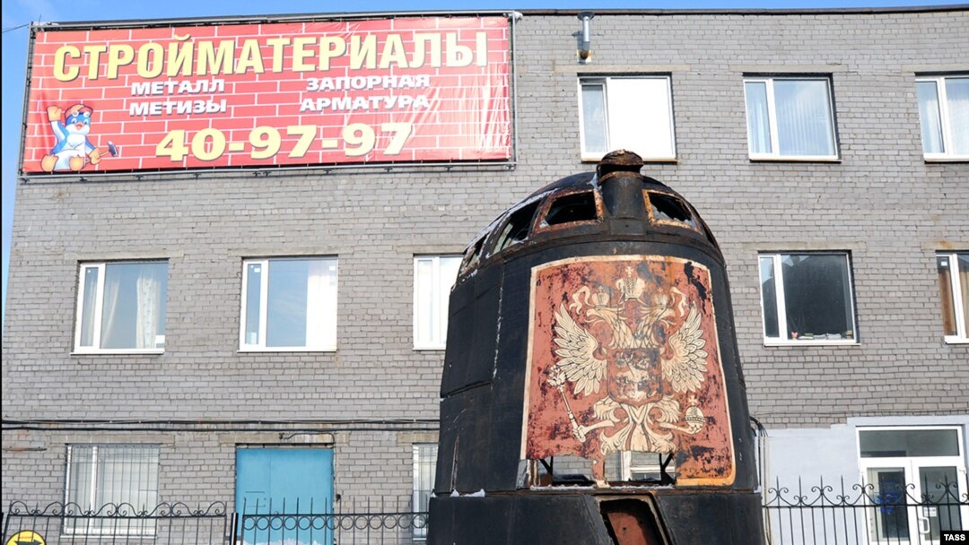 И сторонники, и противники создания памятника "Курску" в Мурманске опасаются, что рубка подлодки станет еще одним громким рекламным проектом для спонсоров