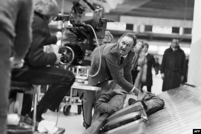 جین هکمن هنگام بازی در فیلم «هدف» ساختۀ آرتور پن، پاریس، ۱۹۸۵