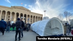 Намёты апазыцыі каля парлямэнту Грузіі